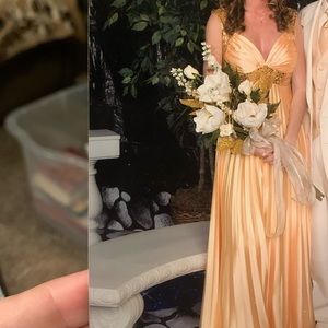 Multiple prom/dance dresses. Sizes range from 4-10